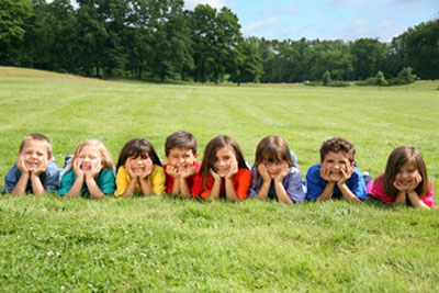 Children in coloured shirts - Normal Vision